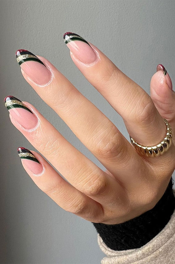 30 Glitter Nails To Bright Up The Season : Black & Glitter Layered Side French Nails