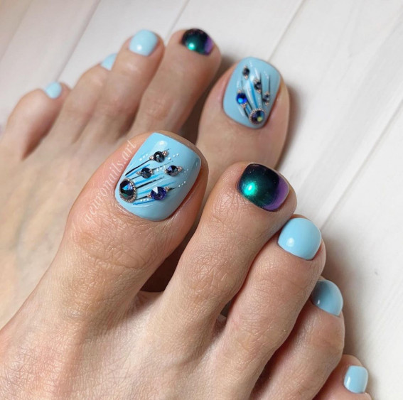 25 Pretty Pedicure Designs & Trends 2022 : Peacock Inspired Pedicure