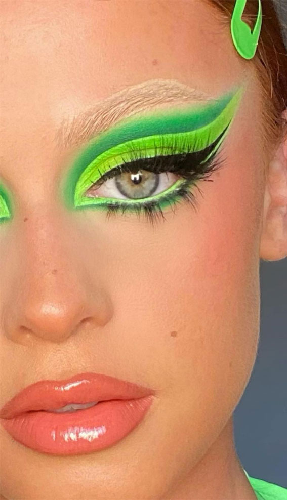 green eyeshadow makeup look, green makeup looks, makeup goals 2022