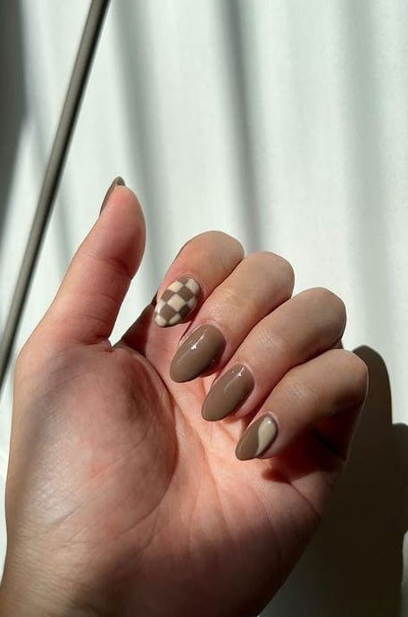 brown checkered nails, checkered nails 2022, nude nails