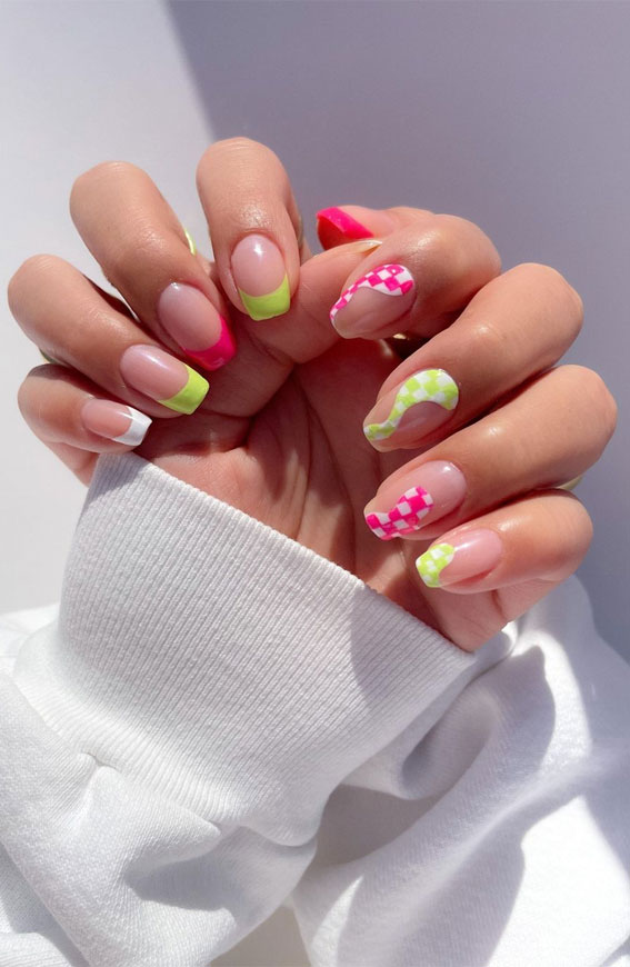 35 Trendy Checkered Nail Art Designs : Neon Green & Pink Wavy Checkered Nails