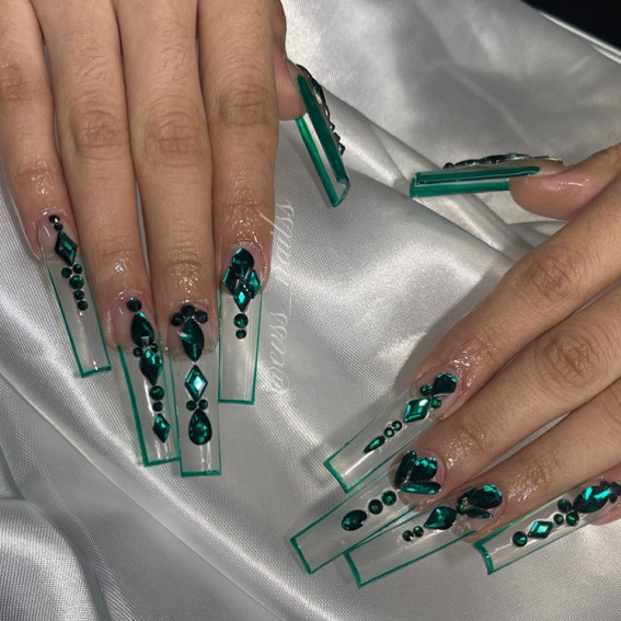 green outline nails, clear nails with green outline, green nails 2022
