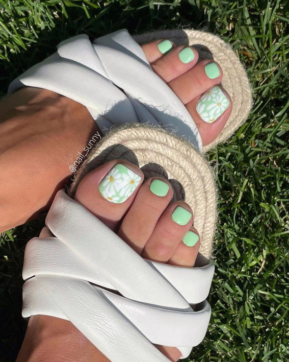 40+ Trendy Pedicure Designs 2022 : Daisy and Mint Green