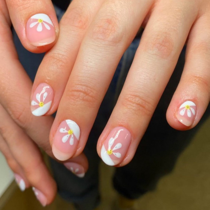 37 Cute Spring Nail Art Designs : Daisy and White Side French Nails