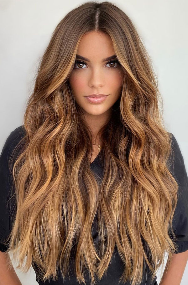 beautiful golden brown hair, layered hair cut with curtain bangs, hair color trends 2022, brunette hair color ideas, golden brown highlights