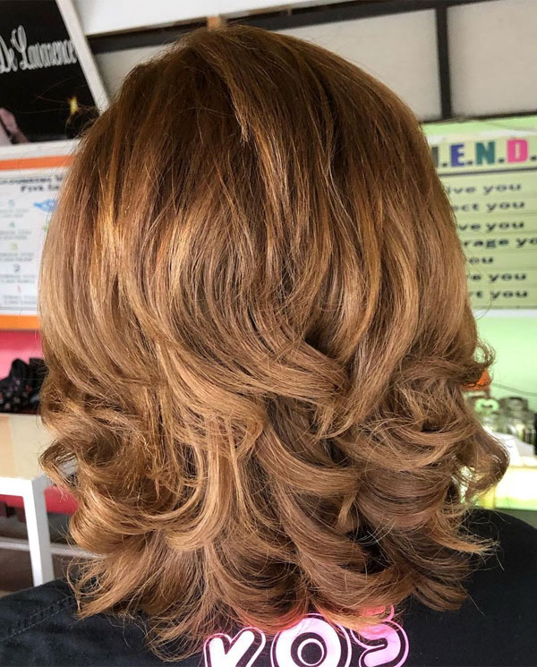 32 Beautiful Golden Brown Hair Color Ideas : Shoulder Layered Haircut