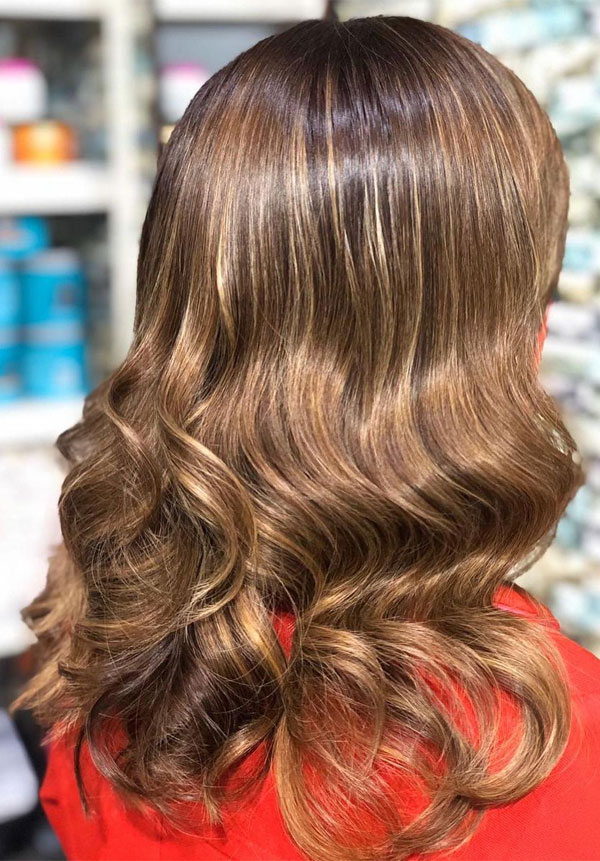 32 Beautiful Golden Brown Hair Color Ideas : Medium Length Golden Brown