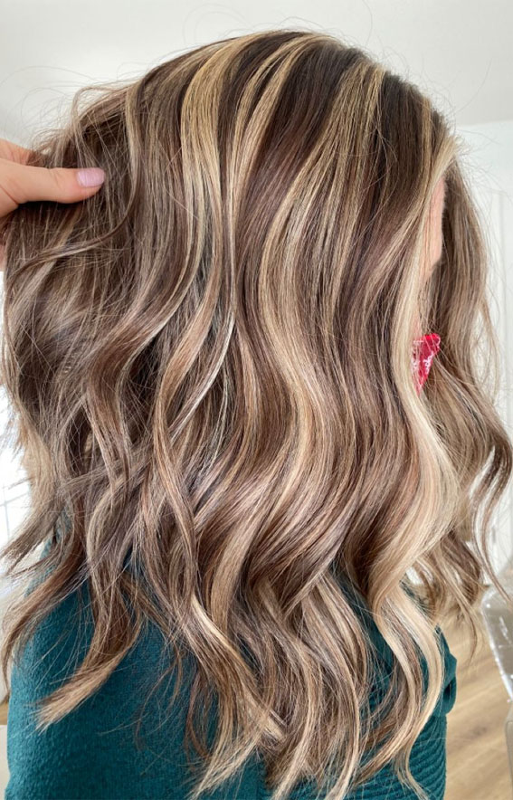 40 Trendiest Hair Colors for 2022 : 90s Blonde Chunky highlights