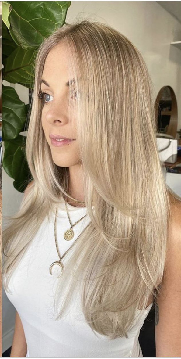 40 Trendiest Hair Colors for 2022 : Platinum Blonde with Layered Cut