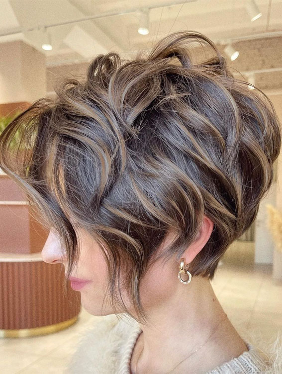 shaggy pixie haircut with long bangs, layered pixie haircuts, pixie haircuts, pixie haircuts for 2022, pixie haircut gallery, short pixie haircuts front and back view, pixie haircuts for women, pixie bob haircut, how to style pixie cut messy, very short pixie haircuts 2022, pixie haircuts for fine hair