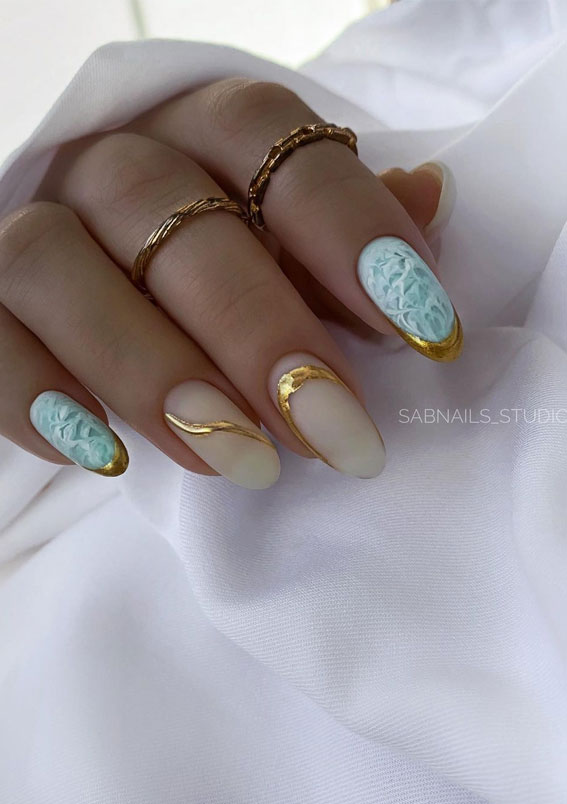 30 Spring Nails That We Are Obsessed With : Pastel Green and Gold Nail Art