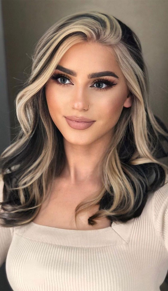 40 Cute Money Piece Hair Highlights : Medium Length Dark Hair with Blonde