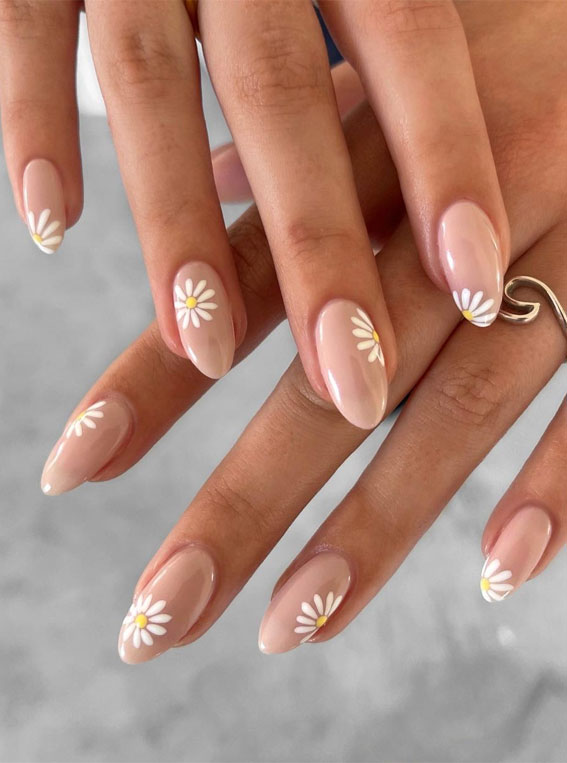 The 40 Cutest Nail Art Designs For All Age : Daisy Nude Base Nails