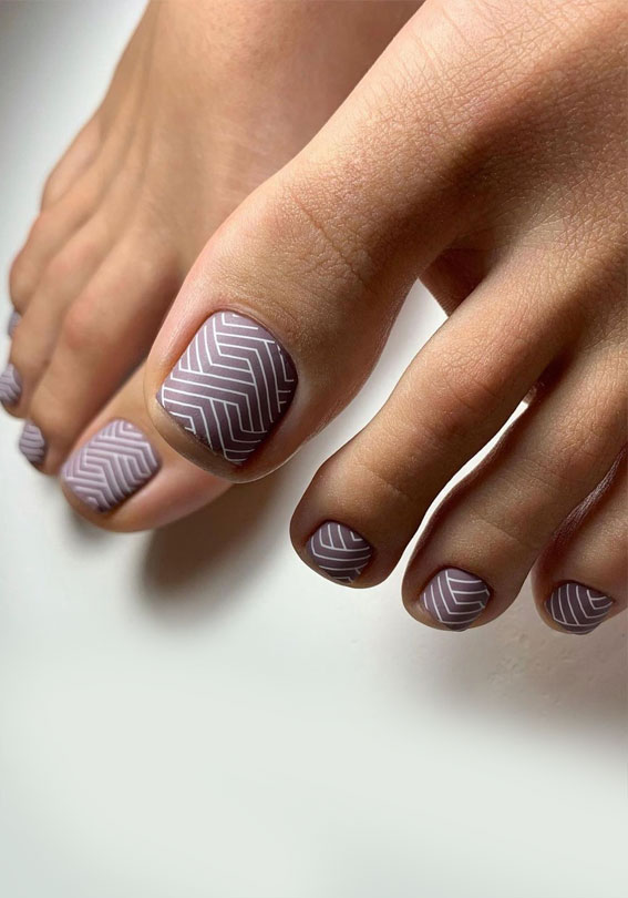 45 Pretty Toe Nails To Try In 2022 : Geometric White Line Pedicure