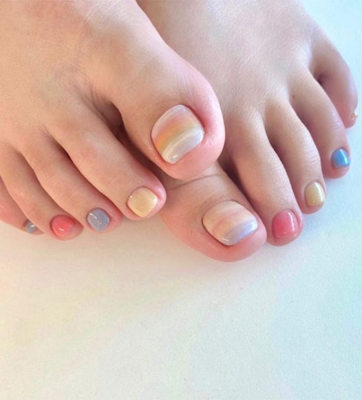 Pedicure of the day - Page 10 Toenail-ideas-4-526x580
