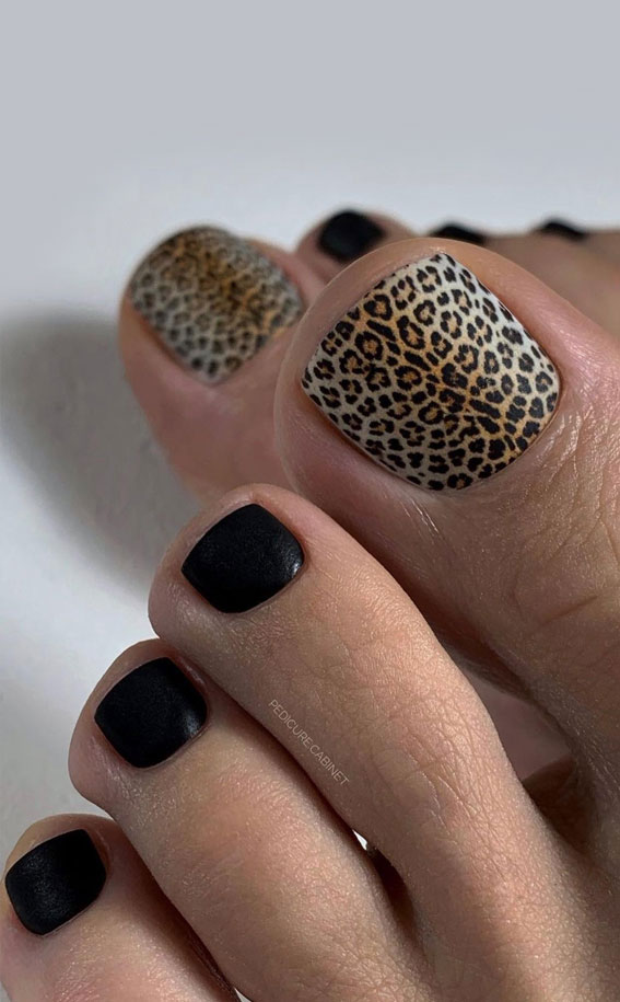 45 Pretty Toe Nails To Try In 2022 : Cheetah and Black Polish Toe Nails