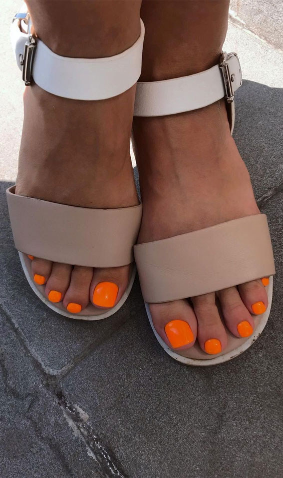 45 Pretty Toe Nails To Try In 2022 : Orange Toe Nails