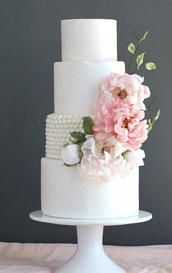 50 Timeless Pearl Wedding Cakes : White Cake with Pearl Middle Tier