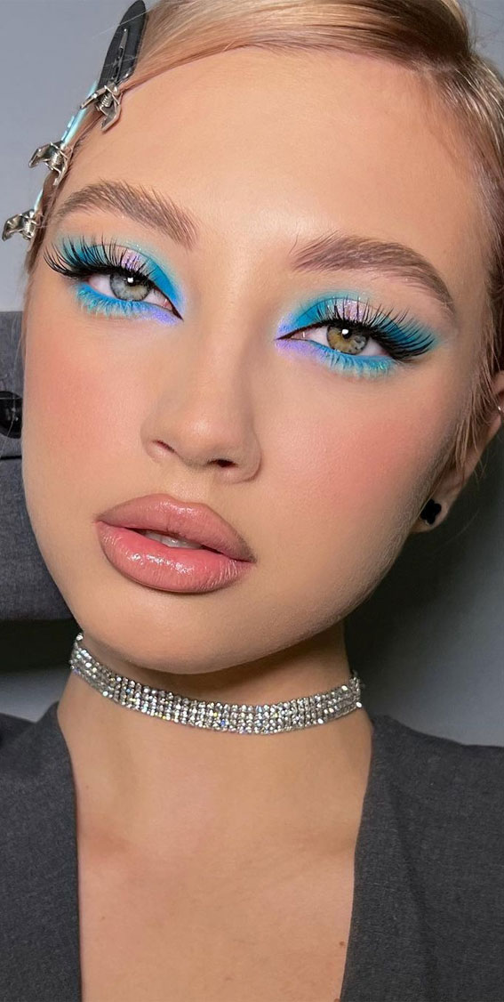 42 Summer Makeup Trends & Ideas To Look Out : Bright Blue, Glitter & Subtle Lavender