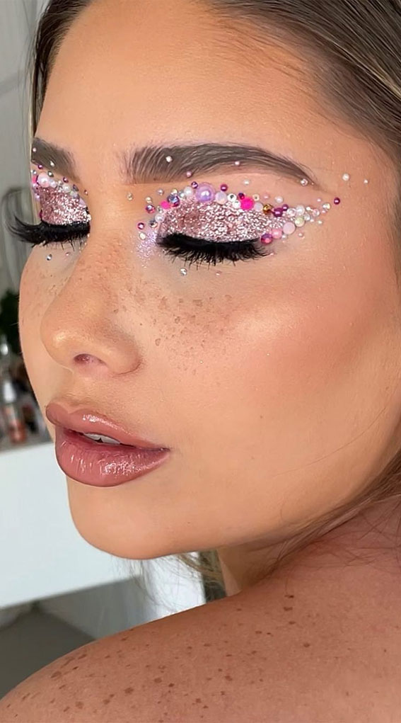 42 Summer Makeup Trends & Ideas To Look Out : Glitter & Pearls, Gemstones