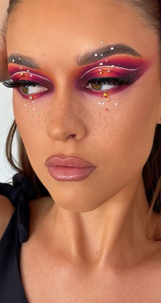 42 Summer Makeup Trends & Ideas To Look Out : Crystal & Bold Look