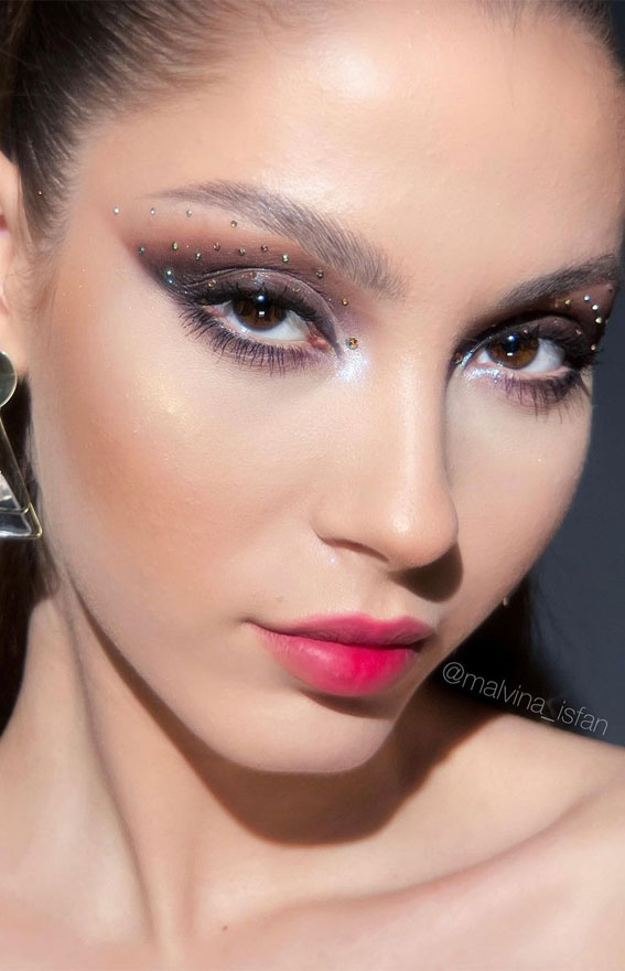 42 Summer Makeup Trends & Ideas To Look Out : Crystal & Monochromatic Look