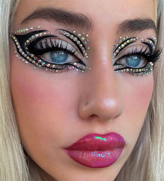 42 Summer Makeup Trends & Ideas To Look Out : Graphic Lines & Crystal Makeup Look