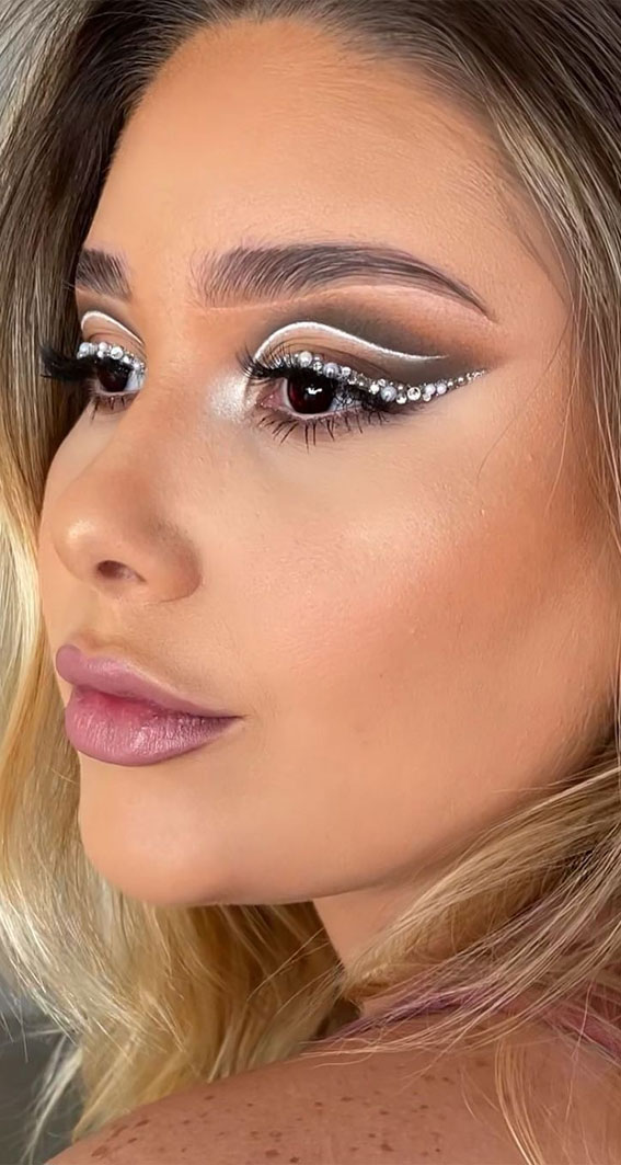42 Summer Makeup Trends & Ideas To Look Out : Earthy & Crystal Makeup Look
