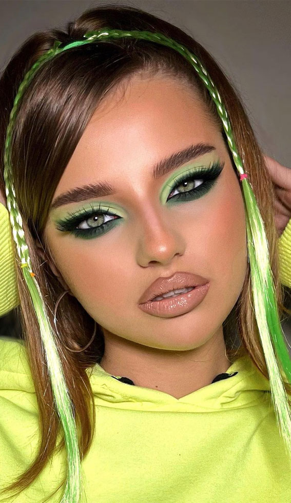 42 Summer Makeup Trends & Ideas To Look Out : Emerald + Neon Green