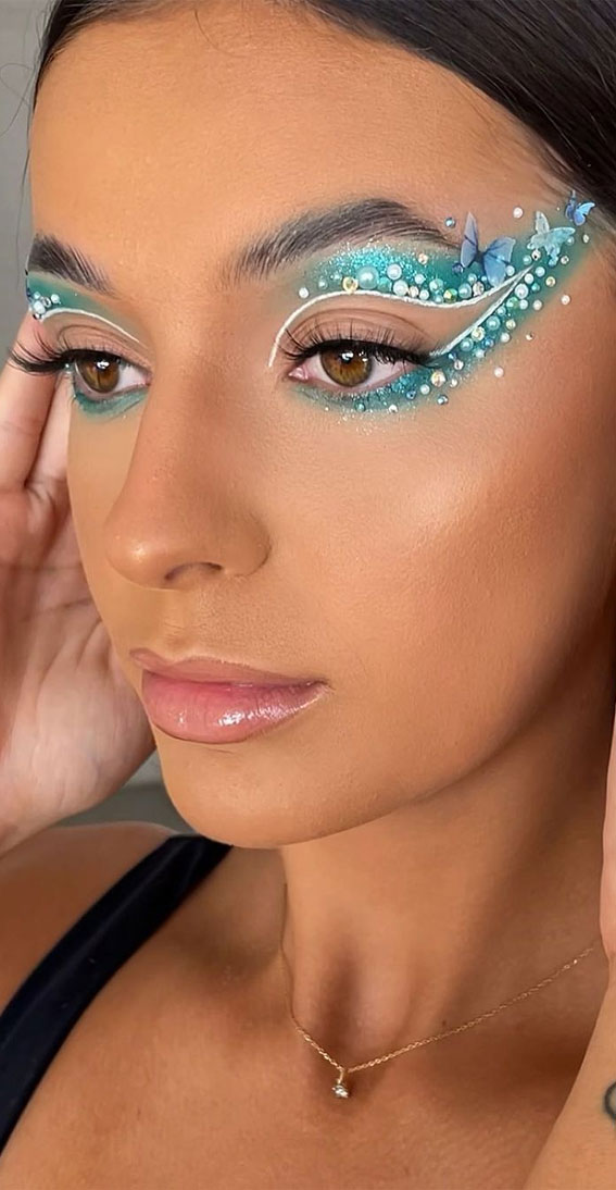 42 Summer Makeup Trends & Ideas To Look Out : Shimmery Green + Butterfly & Pearls 