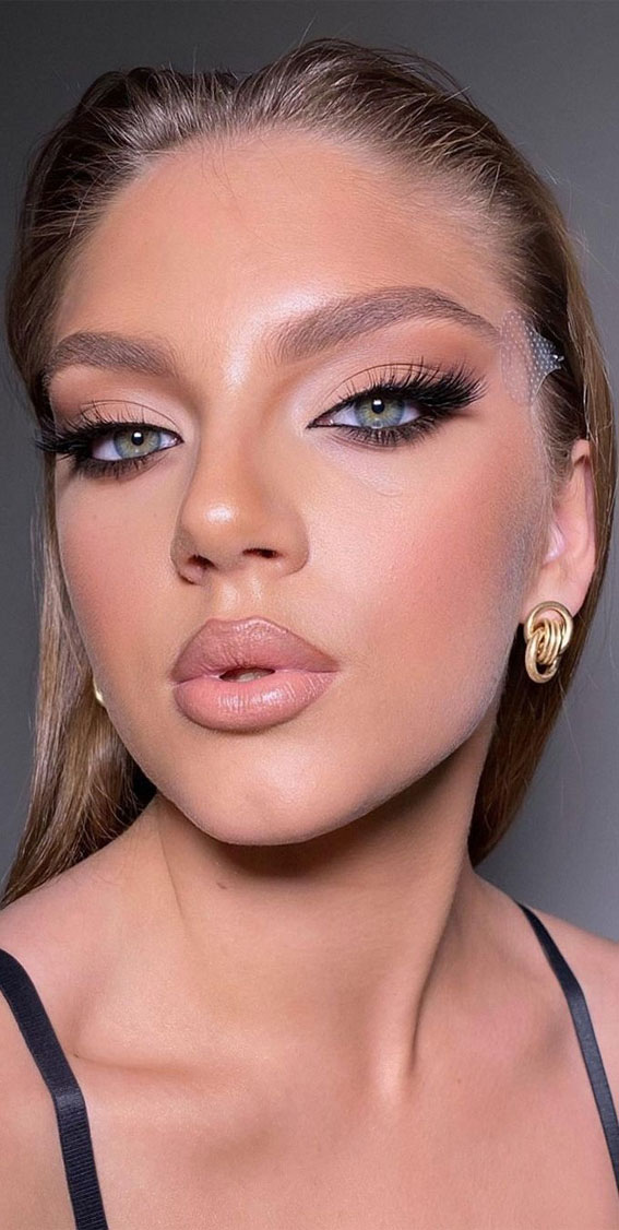 42 Summer Makeup Trends & Ideas To Look Out  Nude, Smokey + Long Lashes: 