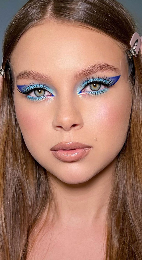 42 Summer Makeup Trends & Ideas To Look Out : Baby Blue & Royal Blue Eyeshadow