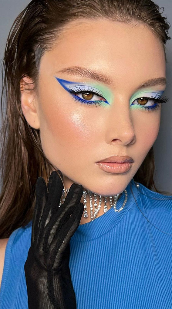 42 Summer Makeup Trends & Ideas To Look Out : Blue and Mint Eyeshadow