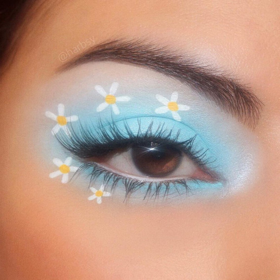 47 Cute Makeup Looks to Recreate : Blue Eyeshadow + Daisies