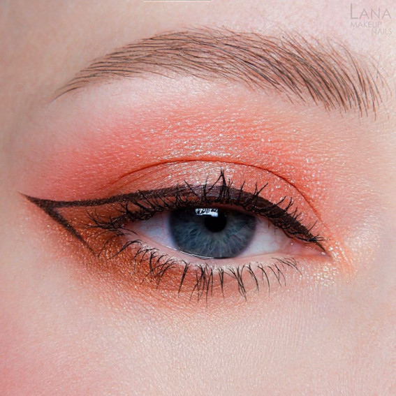 47 Cute Makeup Looks to Recreate : Peach Eyeshadow + Black Graphic Liner