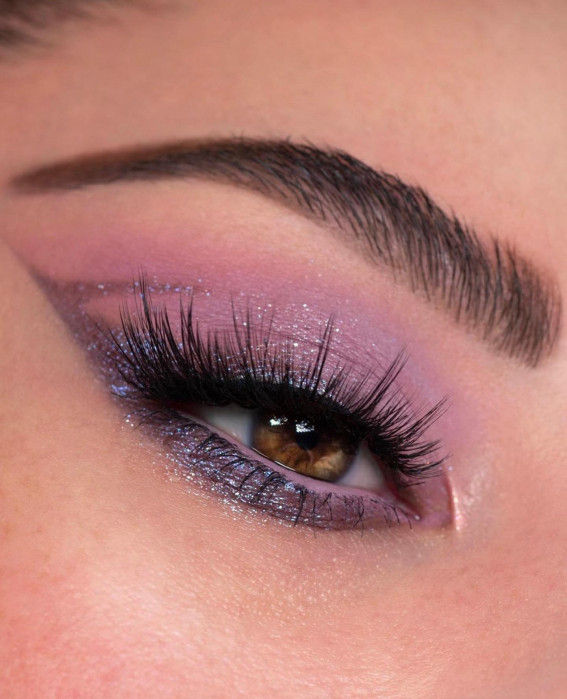 47 Cute Makeup Looks to Recreate : Soft Lilac + Shimmery Graphic Line