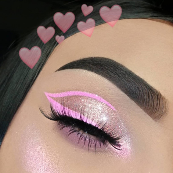 47 Cute Makeup Looks to Recreate : Shimmery Rosy Pink + Pink Graphic Liner