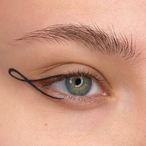 47 Cute Makeup Looks to Recreate : Infinity Graphic Line