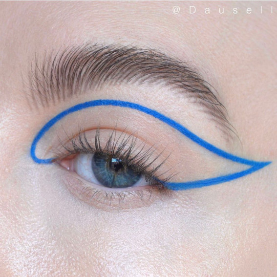 47 Cute Makeup Looks to Recreate : Blue Graphic Liner