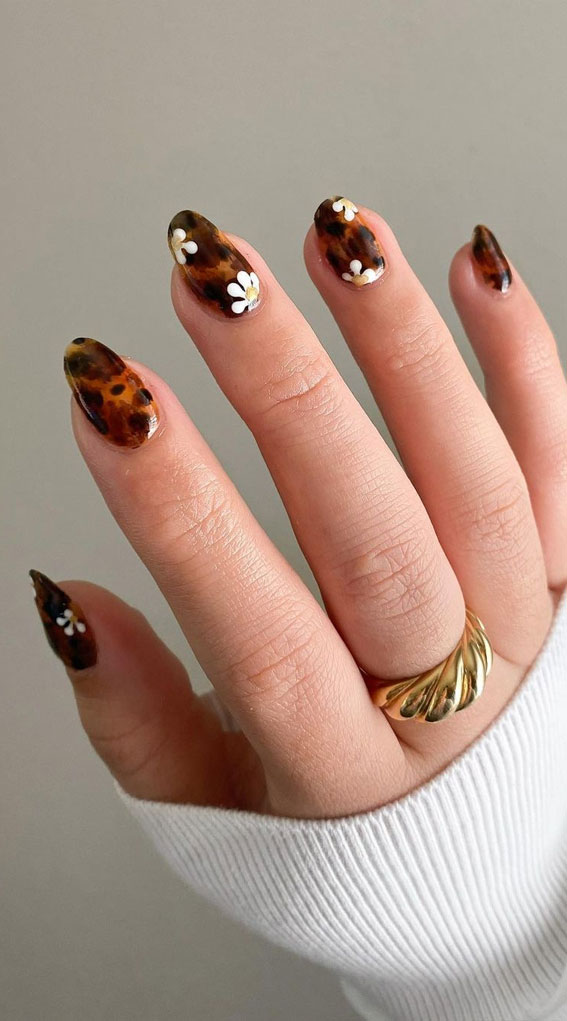 40 Trendy Flower Nail Designs That You Should Try : Tortoiseshell Almond Nails with Flower Accents