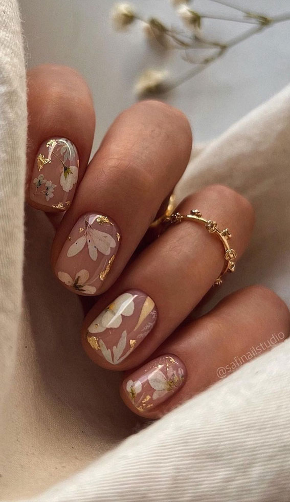 40 Trendy Flower Nail Designs That You Should Try : White Flower Short Glossy Nails