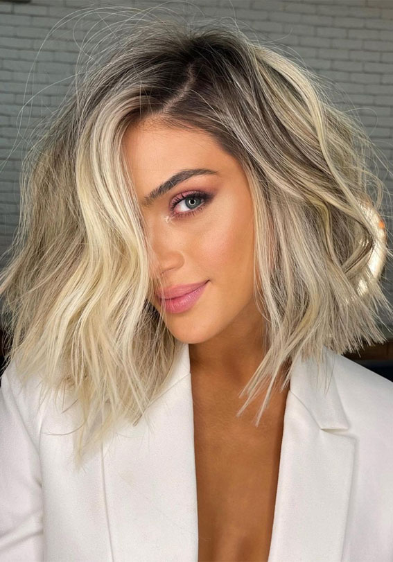 40 Trendy Haircuts For Women To Try in 2022 : Honey Blonde Lob Haircut