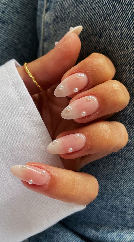 40 Awesome Nail Ideas You Should Try : Monochromatic Gel Almond Nails