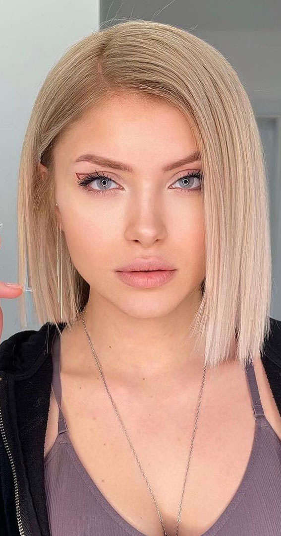 40 Trendy Lob Haircuts & Hairstyles in 2022 : Ice Blonde Lob Side Part