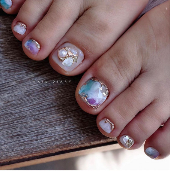 11. Toe Nail Art Using Rhinestones Recently, rhinestones have become a  significant element of nail art as they o… | Summer toe nails, Toe nail art,  Toe nail designs