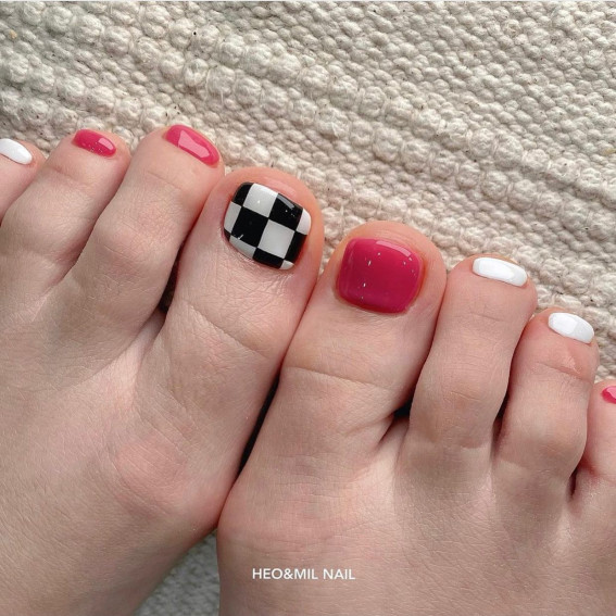 40 Eye-Catching Toe Nail Art Designs : Check + Pink & White Toe Nails