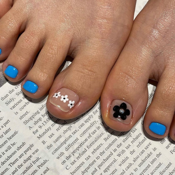 25 Pretty & Stylish Pedicure Designs for Summer