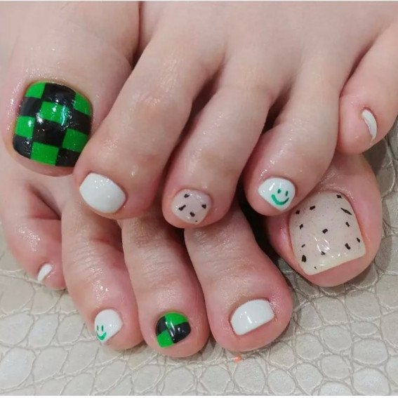 40 Eye-Catching Toe Nail Art Designs : Red Love Heart Pink Toe Nails