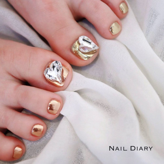 40 Eye-Catching Toe Nail Art Designs : Gold Mirror + Crystal Love Heart Embellishment