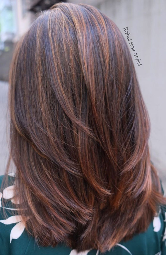 autumn hair color, fall hair colors 2022, autumn hair color trends 2022, brown hair colors, brown hair color ideas, autumn hair colors 2022, warm caramel hair color, brunette hair color